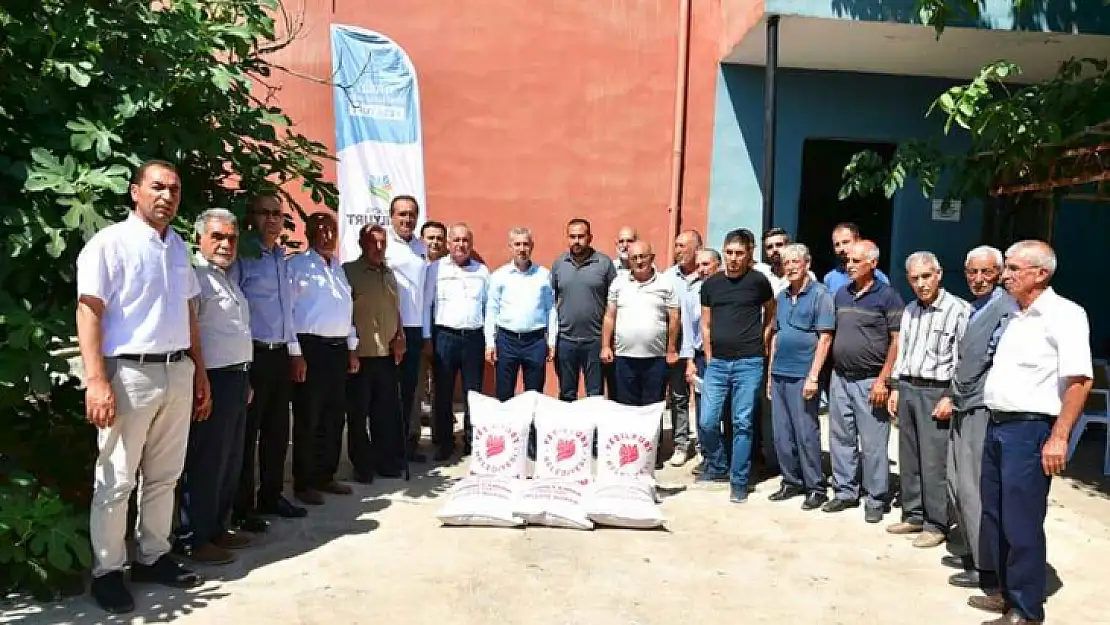 Çınar' Çiftçilerimize Ücretsiz 21 Ton Arpa Teslim Ettik'