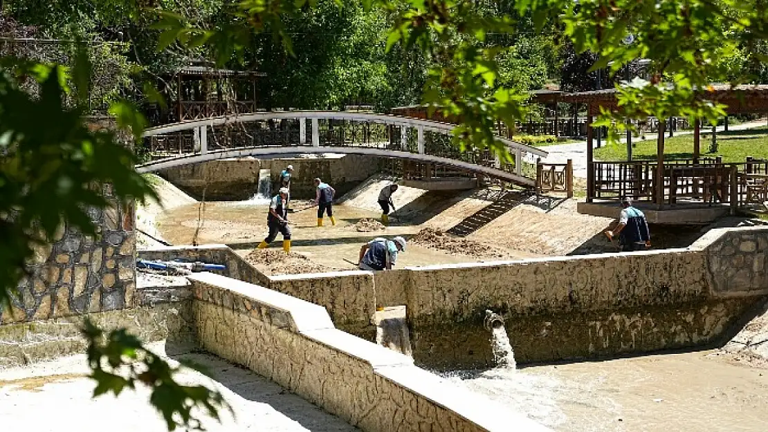 Çınar Park'ta Temizlik Çalışması