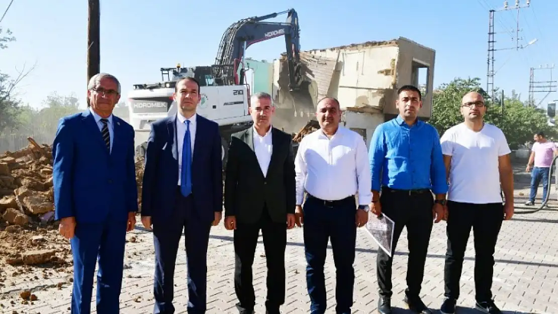Çınar' Tehlike Arz Eden Metruk Evlere Geçit Vermiyoruz'