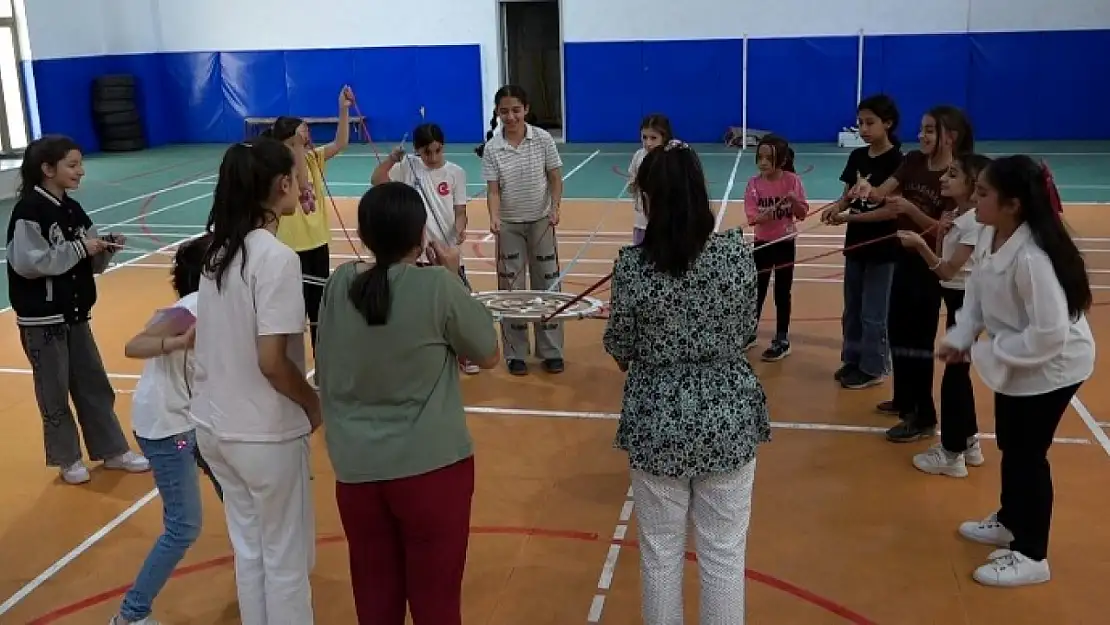 Çocuk Şenliği Renkli Anlara Sahne Oldu
