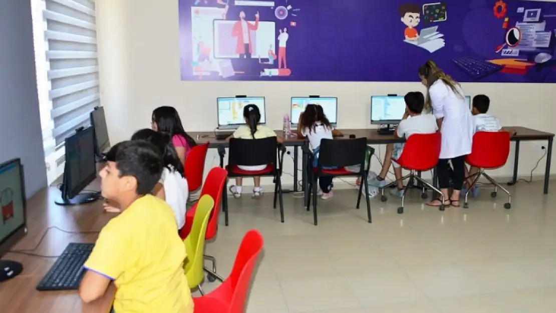 'Çocuklarımıza Geleceğin Dili Robotik Kodlamayı Öğretiyoruz'