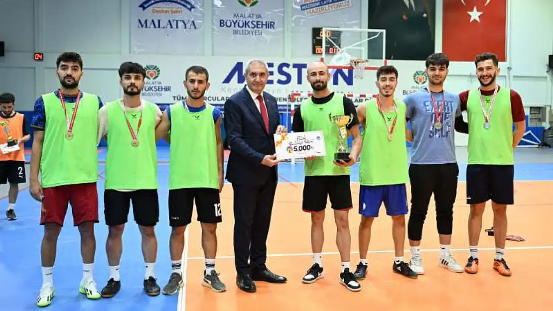 Cumhuriyet Kupası Futsal Turnuvasında FK Kolpaçino Takımı Şampiyon