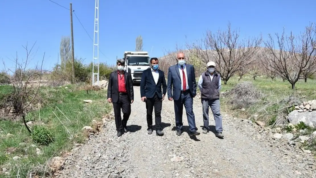 Doğanşehir'de Arazi Yol Yapım ve Onarım Çalışmaları Devam Ediyor