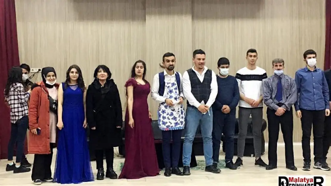 Dünya Tiyatrolar Gününe Özel ' Kılıbık ' Adlı Tiyatro Oyunu  Sahnelendi