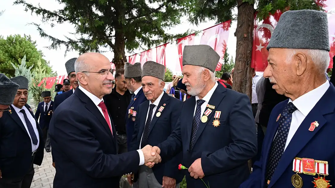 Er 'Ölürsek Şehit, Kalırsak Gazi Düsturuyla Hareket Eden Aziz Bir Milletin Evlatlarıyız'