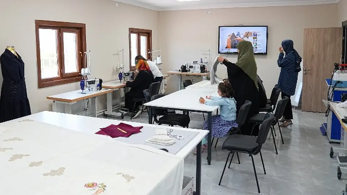 Gelinciktepe Kadın Yaşam Merkezi'nde Dikiş Nakış Kursu
