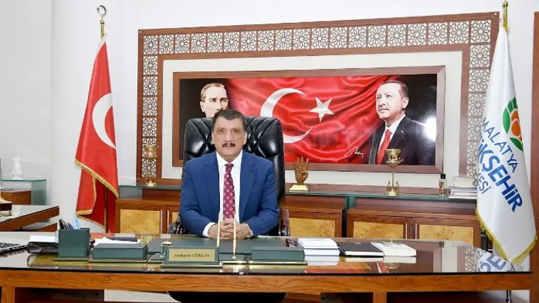 Gürkan' O, Ümmetine Hakikatleri Öğreten bir Öğretmendir'