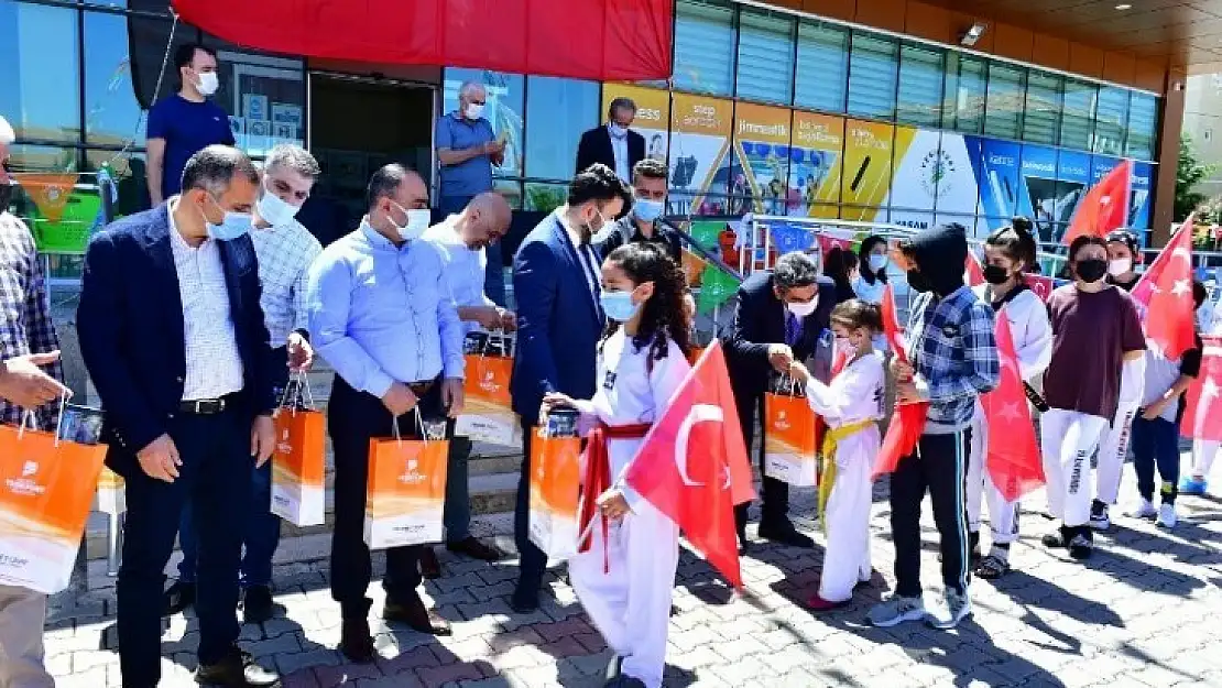 'Güçlü Türkiye, Gençlerimizin Omuzlarında Yükselecek'