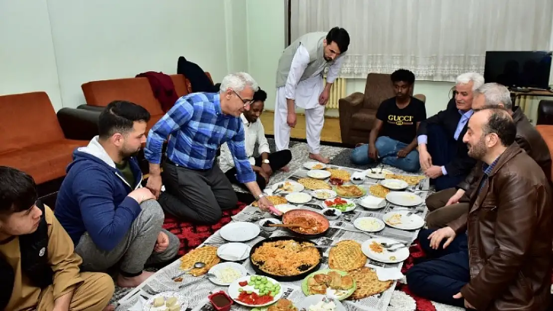 Güder, Uluslararası Öğrencilerle Sahur'da Buluştu