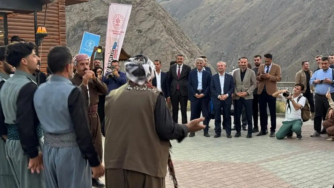 Hakkâri'de' Bir Anadolu Şenliği'