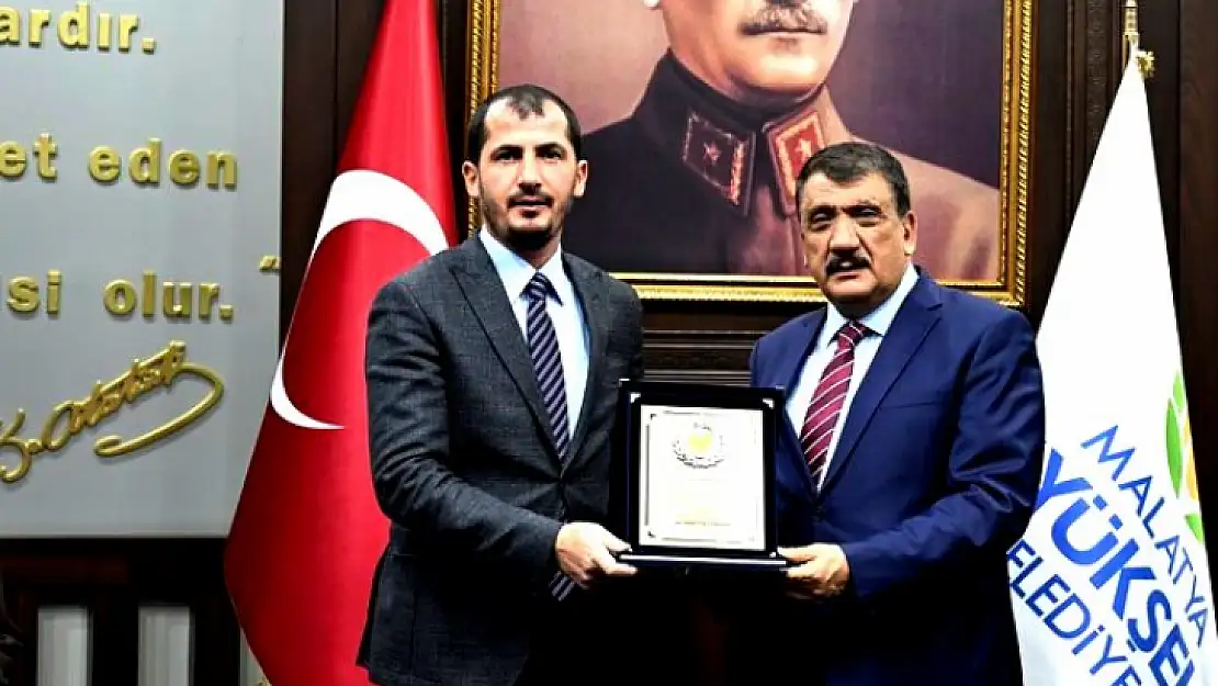 Hasan Karakaş'a Başkan Gürkan'dan Anlamlı Plaket