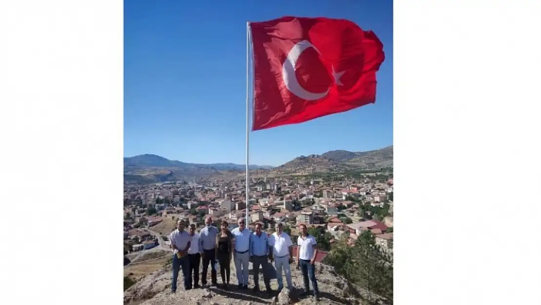 Hekimhan'da Mesire Alanına Türk Bayrağı Çekildi