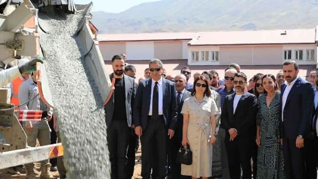 Her Çocuk Bir Define Dünya İnsani Dayanışma Derneği 11. Köy Okulunun Temelini Attı