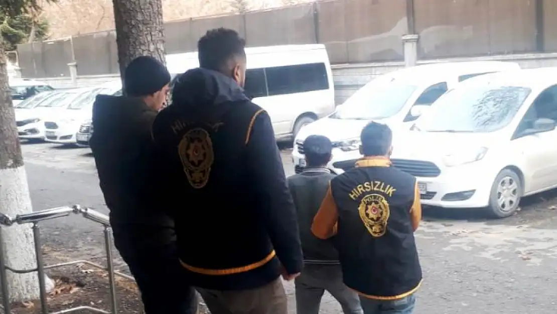 Hırsızlar Polisten Kaçamadı