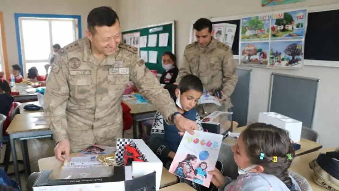 İl Jand. Komutanı J. Kd. Alb. Ercan Altın'dan Okul Ziyareti