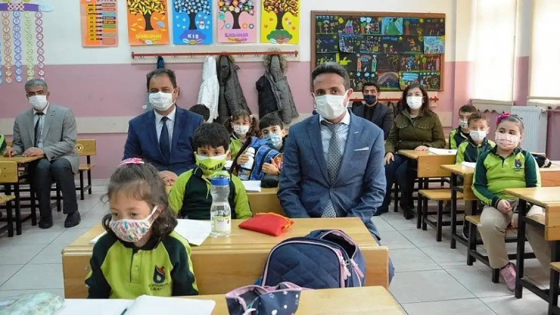 İl Milli Eğitim Müdürü Battal Kanbay'dan Mektup Yazan Öğrenciye Okulunda Ziyaret!