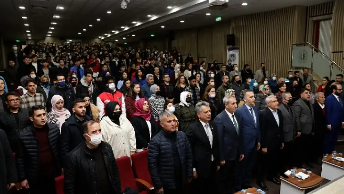 'İstiklal Yolu Mehmet Akif' Tiyatro Eseri Battalgazi'de Seyirci İle Buluştu