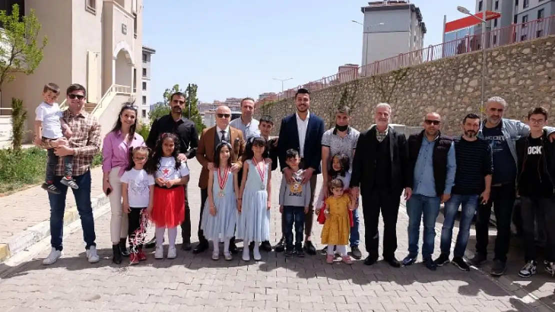 İyi Parti Battalgazi İlçeden Çocuklara 23 Nisan Hediyesi