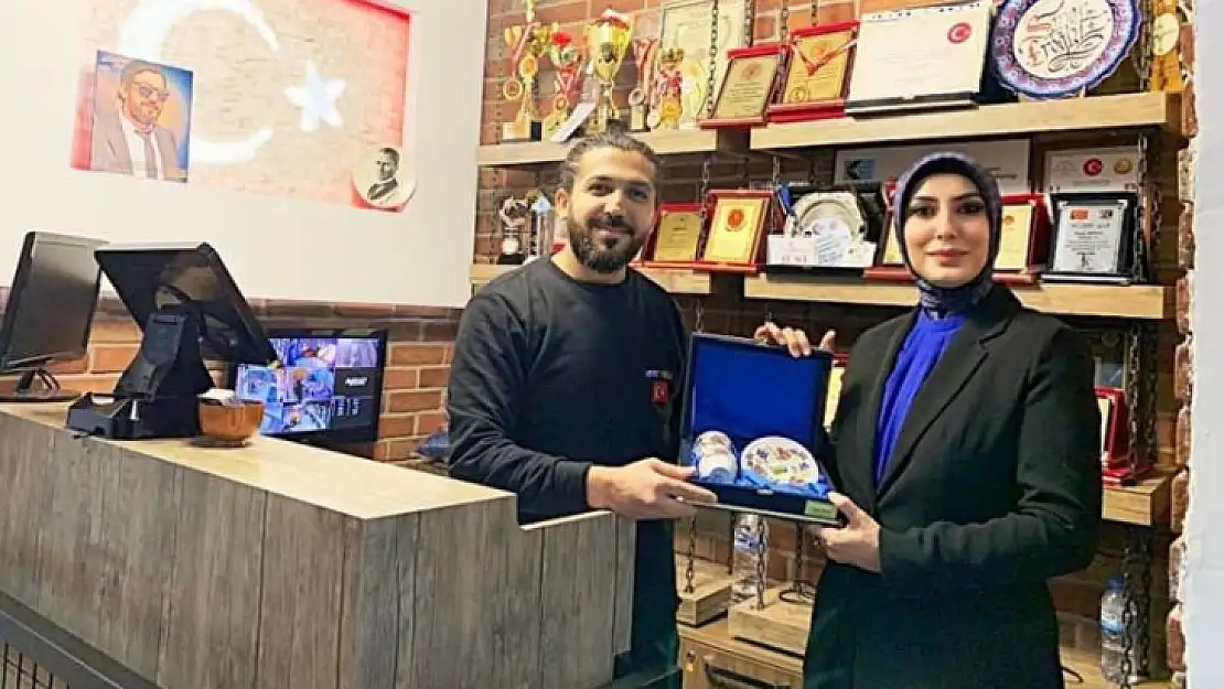 İYİ Parti Mv. A. Adayı Sarıtaç'tan Dünya Şampiyonu Eroğlu'na Ziyaret