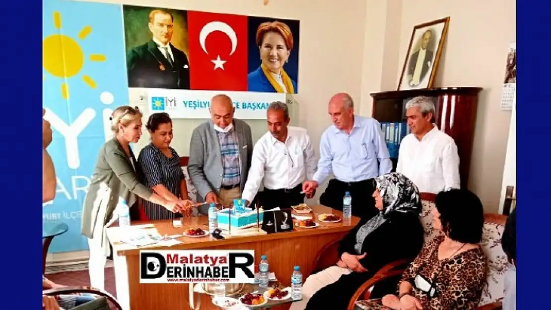 İyi Parti Yeşilyurt İlçe Teşkilatında Pastalı Kutlama