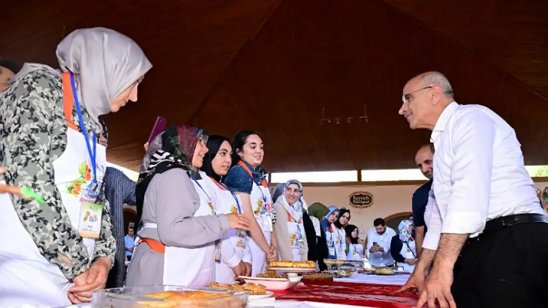 Kayısı Tatlıları Yarışması'na Büyük İlgi