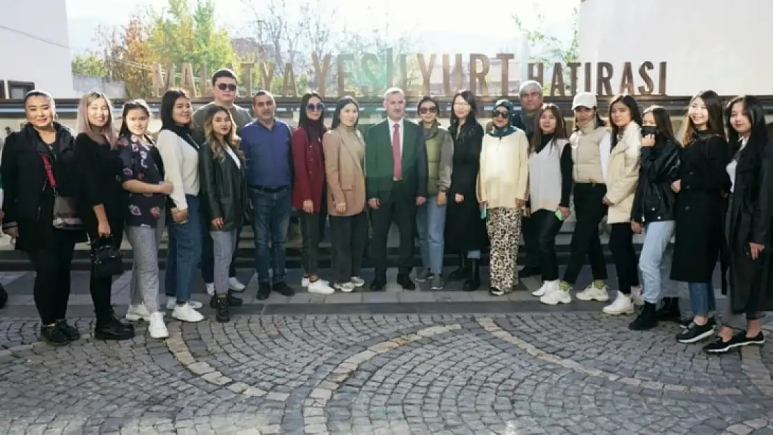 Kazakistan'lı Akademisyen ve Öğrencileri Tarihi Yeşilyurt Konaklarında Ağırlandı