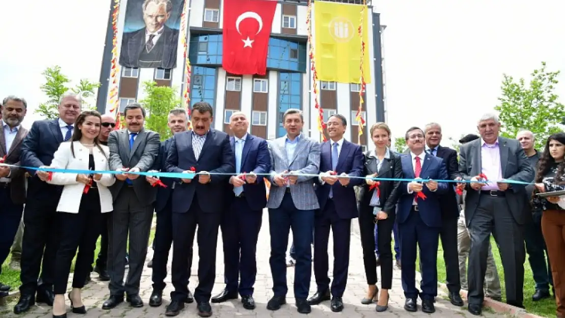 KOÇ Grubundan İnönü Üniversitesi'ne İki Yurt