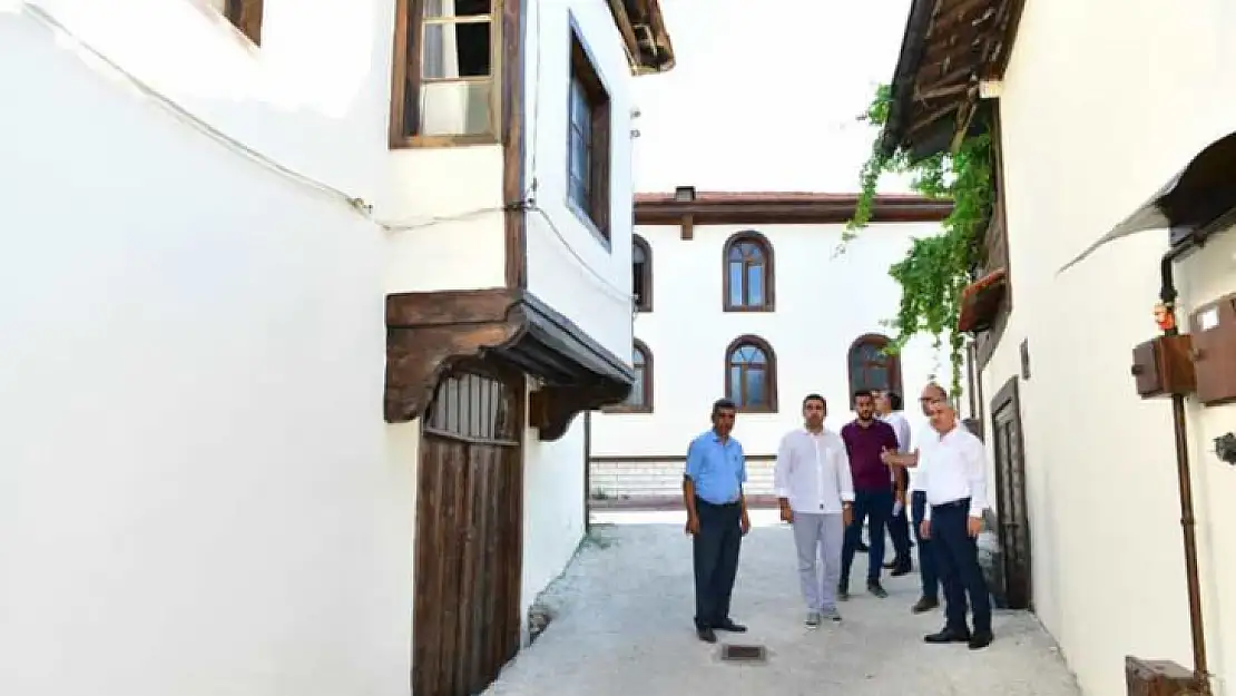 'Mahallelerimizin Tarihi Dokusunu Ortaya Çıkartıyoruz'
