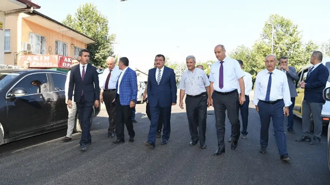 Malatya Büyükşehir Belediyesi Yıpranan Cadde ve Sokakları Bir, Bir Yeniliyor