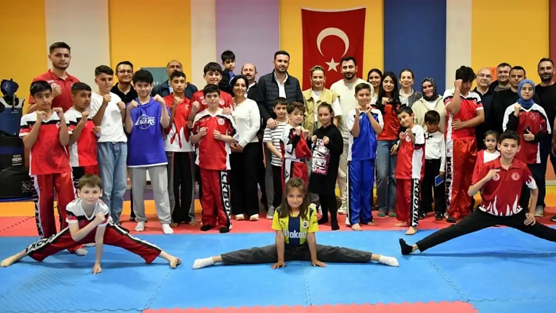Milli Boksör Hatice Akbaş, Yeşilyurt Belediyesi Kick-Boks Sporcularıyla