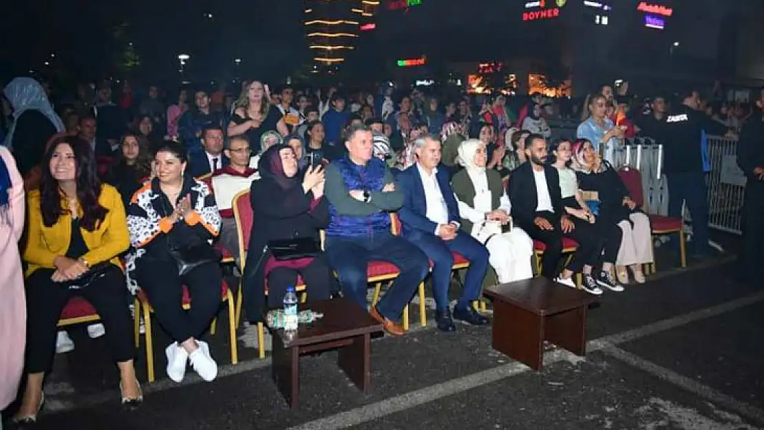 Mustafa Ceceli Coştu Coşturdu