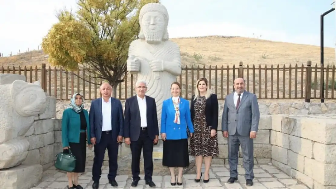 Mv. Bakbak Battalgazi'deki Tarihi Mekanlara Hayran Kaldı