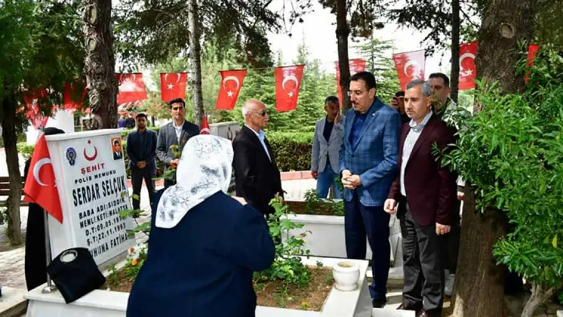 Mv. Tüfenkci ve Belediye Başkanı Çınar'dan Şehitliğe Ziyaret