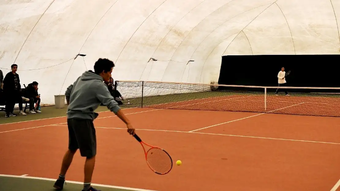 Okullar arası Tenis İl Şampiyonası Yeşilyurt Belediyesi Balon Tenis Kortu'nda