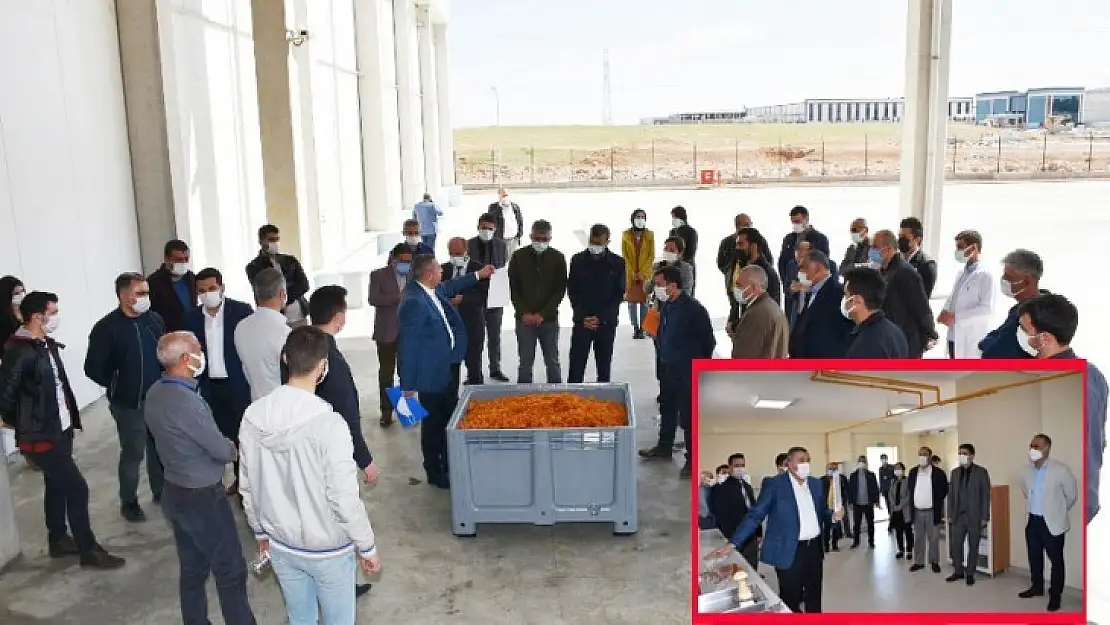 Özcan 'Lisanslı Kuru Kayısı Deposu'ndan ve Devlet Desteklerinden Üreticilerimiz Faydalansın'