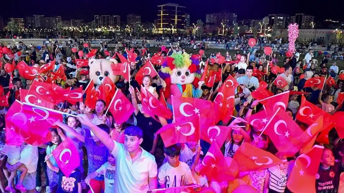 Prof. Dr. Geçit' Zafer Bayramının Coşkusunu Hep Birlikte Yaşıyoruz'