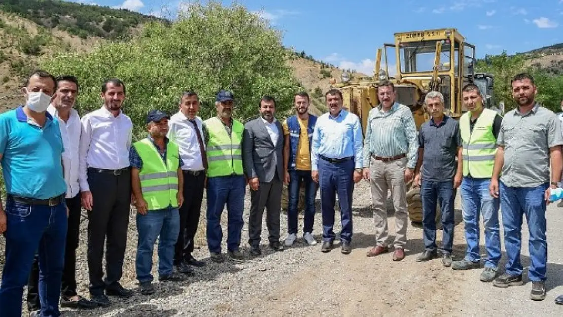 Pütürge İlçesi Şükan Mahallesi İlk Kez Asfaltla Buluştu