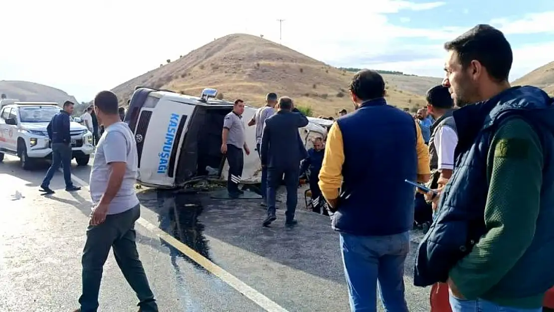 Sultansuyu Mevkinde Yolcu Minibüsü Kaza Yaptı