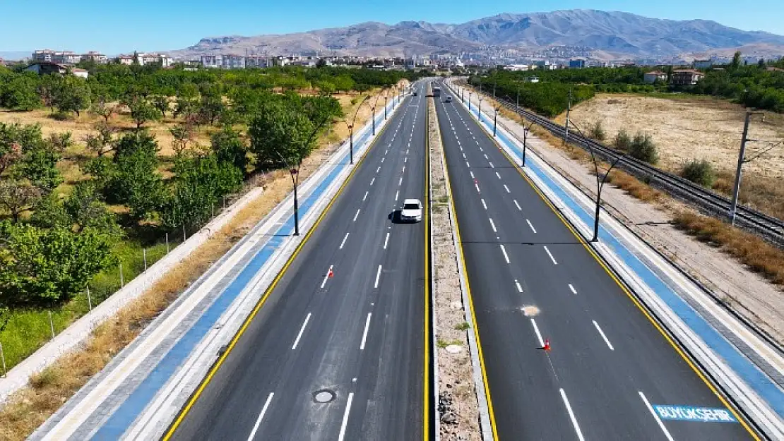 Trafik Güvenliği İçin 870 Bin Metre Yol Çizgi Çalışması