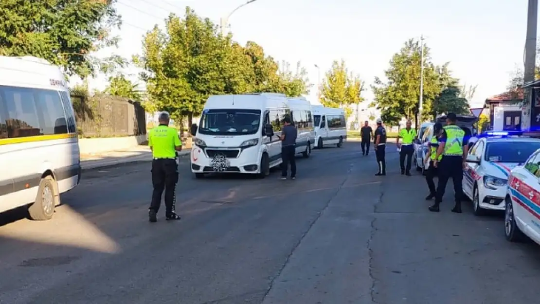 Trafik'ten Okul Servis Araçları ve Şoförlerine Yönelik Denetim