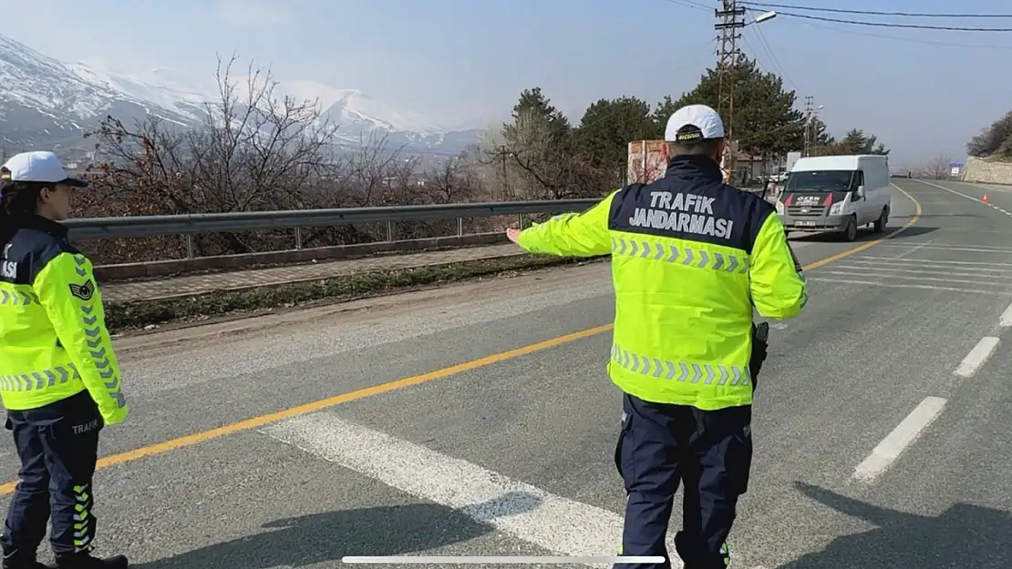 Trafikte Bir haftada 567 Bin Sürücüye Ceza