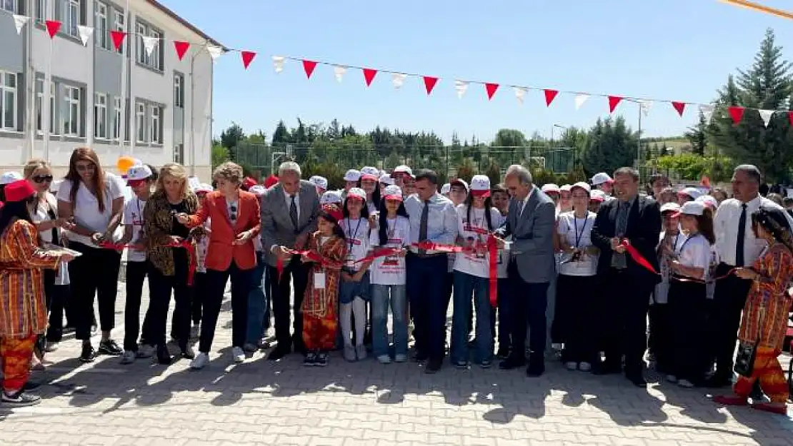 Tübitak Bilim Fuarı ve Resim Sergisi Yeşilyaka Ortaokulunda