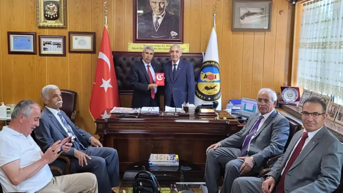Türk Ocakları Yönetiminden Başkan Evren'e Ziyaret