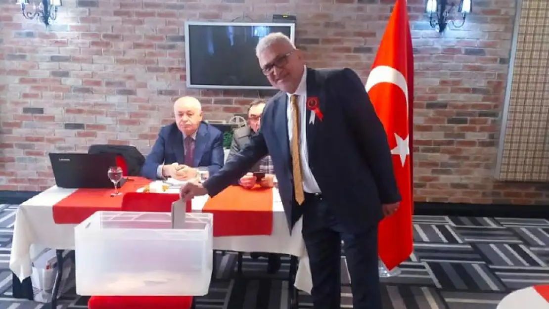 Türkiye Diş Teknisyenleri Dern. Federasyonu Başkanlığına Malatyalı  Hüseyin Berktaş seçildi.