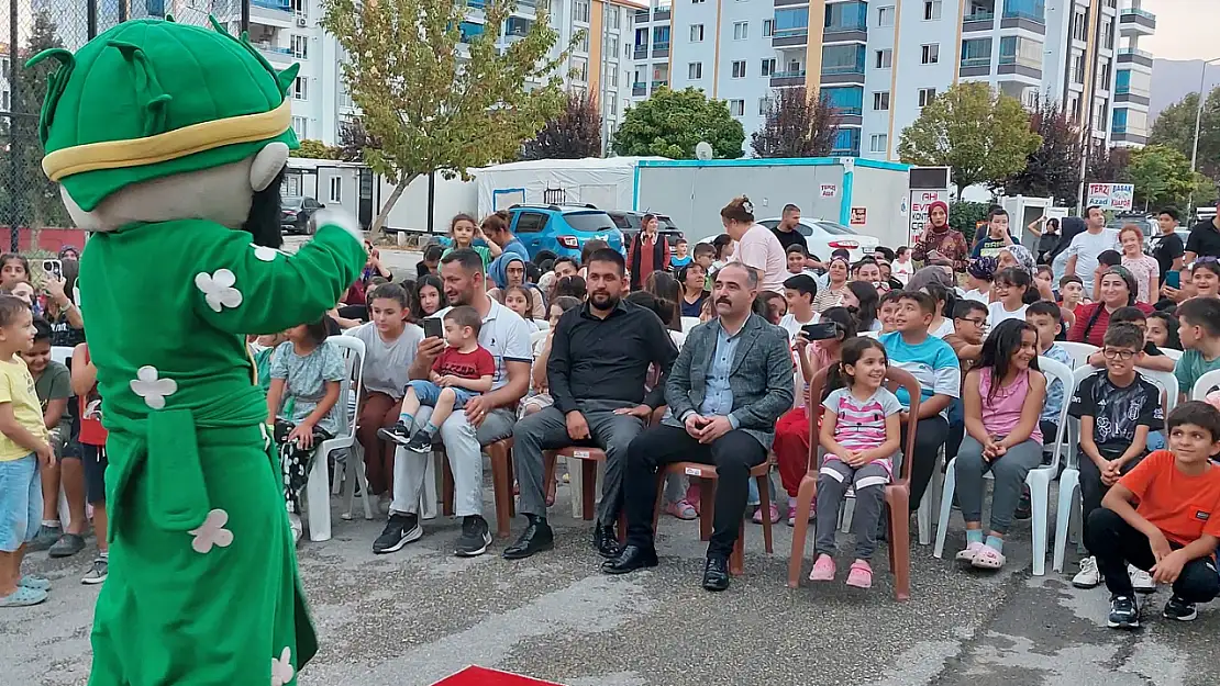 Ülkü Ocakları Malatya İl Başkanlığı 'Çocuk Şenliği' Projesiyle Çocukları Sevindirdi