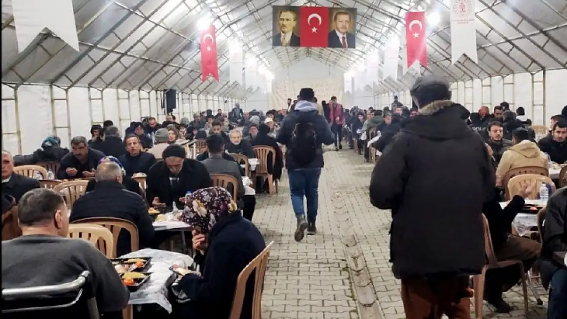 Vakıflar Bölge Müdürlüğü İftar Çadırlarında İftar Bereketi