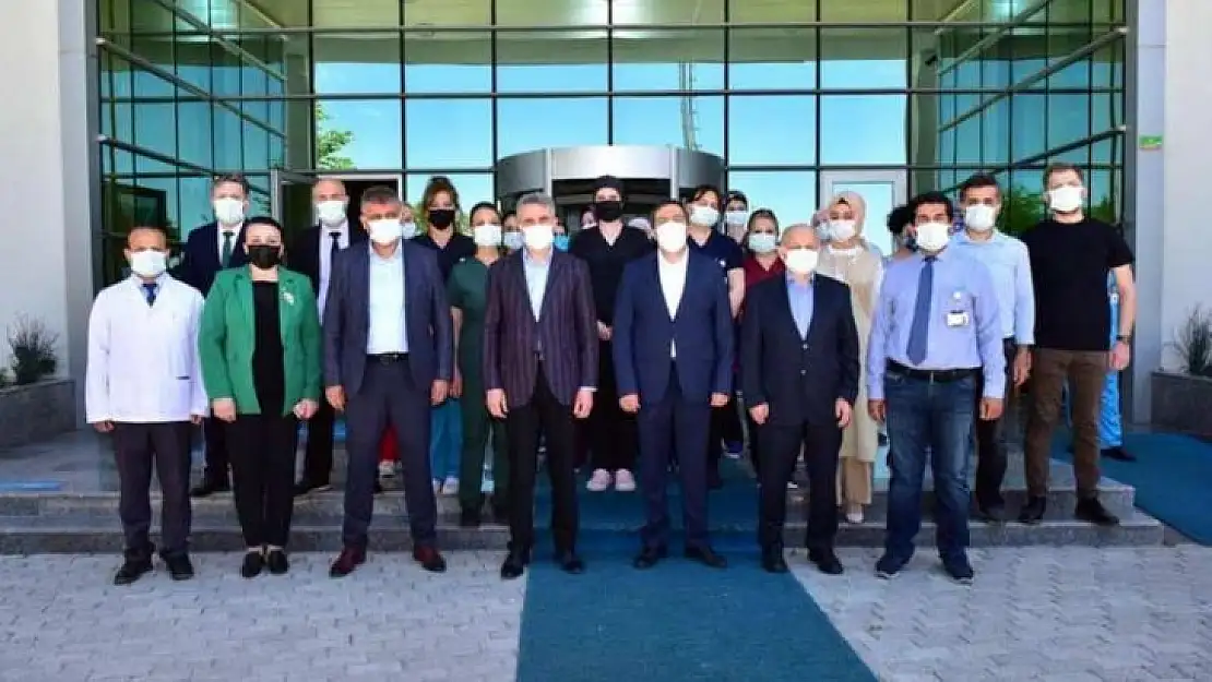 Vali Aydın Baruş, Sağlık Çalışanlarının ve Şehit Ailelerinin Bayramını Kutladı