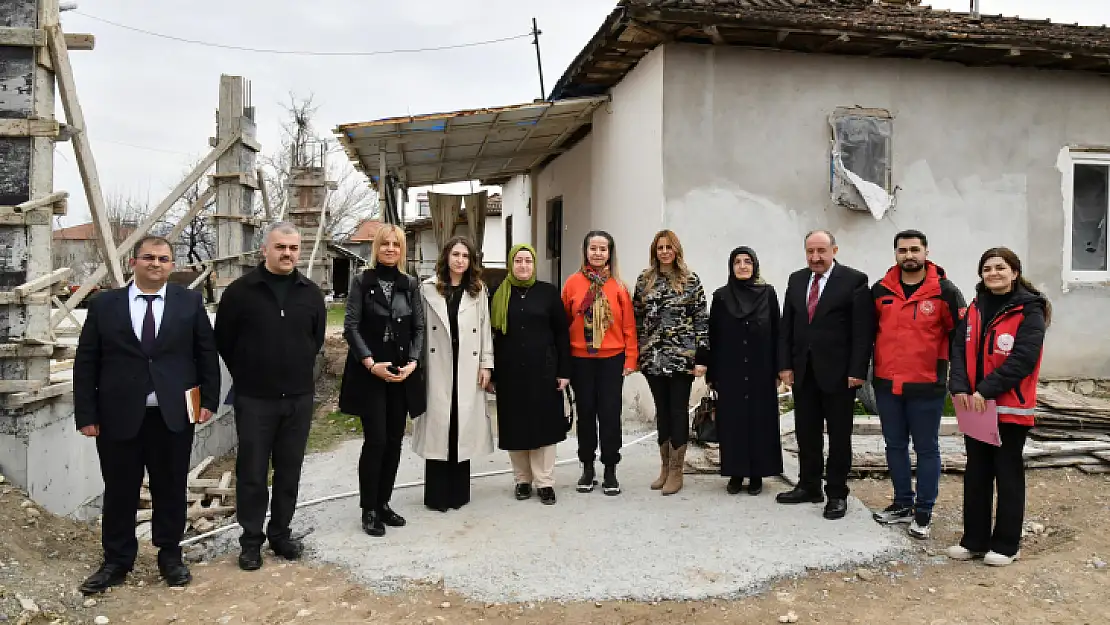 Vali Eşi Hanife Yazıcı, Yazıhan İlçesine Hane Ziyareti