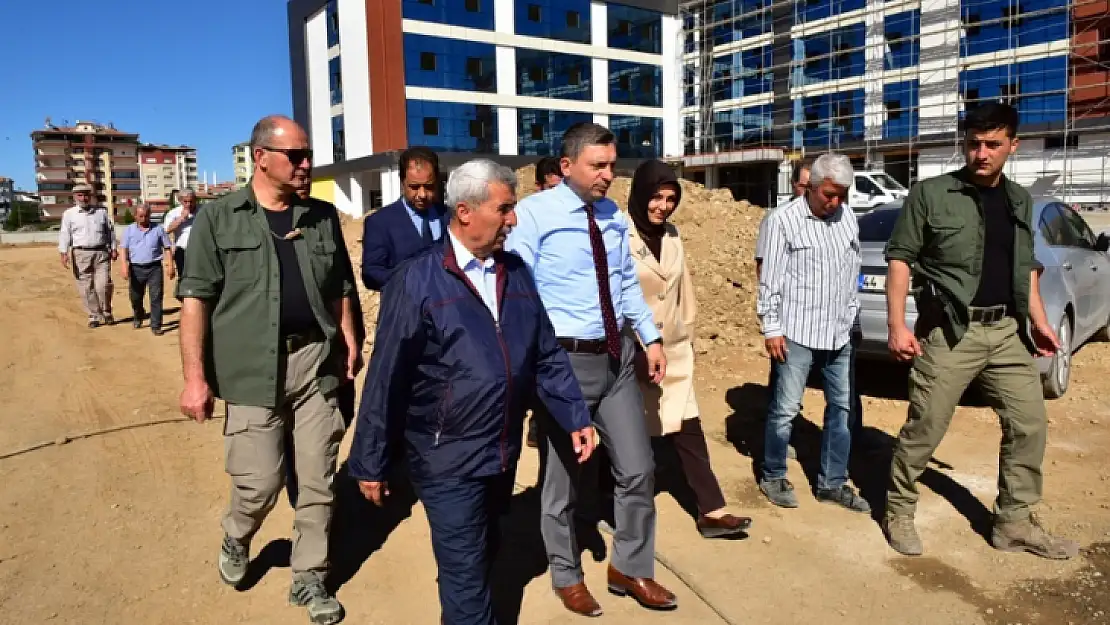 Vali Şahin 'Şehriban Günata Anadolu Lisesi'nde İncelemelerde Bulundu