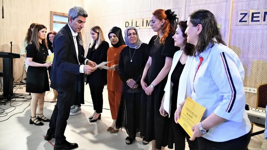 Yazar Remzi Kokargül Yıllık Gelirini Öğrencilere Bağışladı